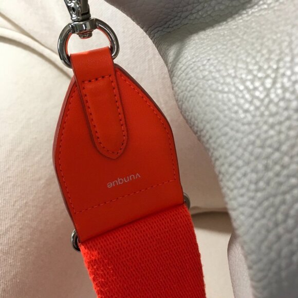 Vunque Large Pebbled Leather Light Gray Hobo W/ Strap - Picture 3 of 11